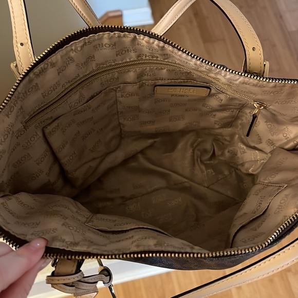 Michael Korr’s handbag - Picture 3 of 3